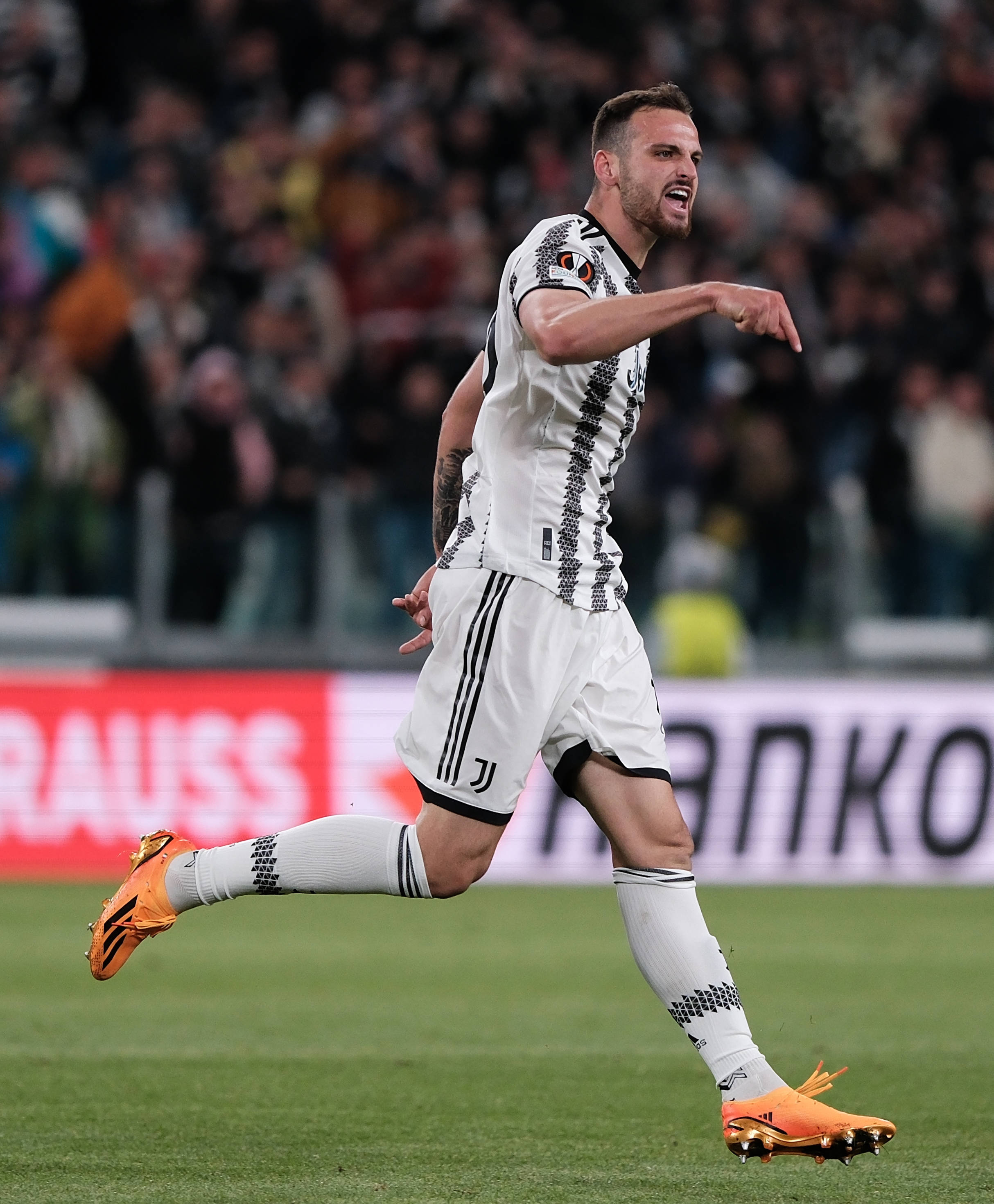 爱游戏官网 -转折点塞维利亚扳平良机，足总杯赛后攻防权衡，信心回归，赛季目标并未改变 