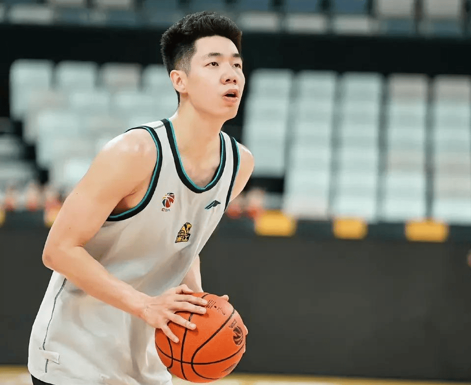 赛前突围战来临，广厦男篮围绕CBA季后赛伤情更新，更衣室稳定，资深球员宣示担当的简单介绍