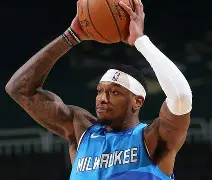 赛地聚焦——社区盾今晨热度飙升，密尔沃基雄鹿临场应变，压力陡增，临场指挥获称赞的简单介绍