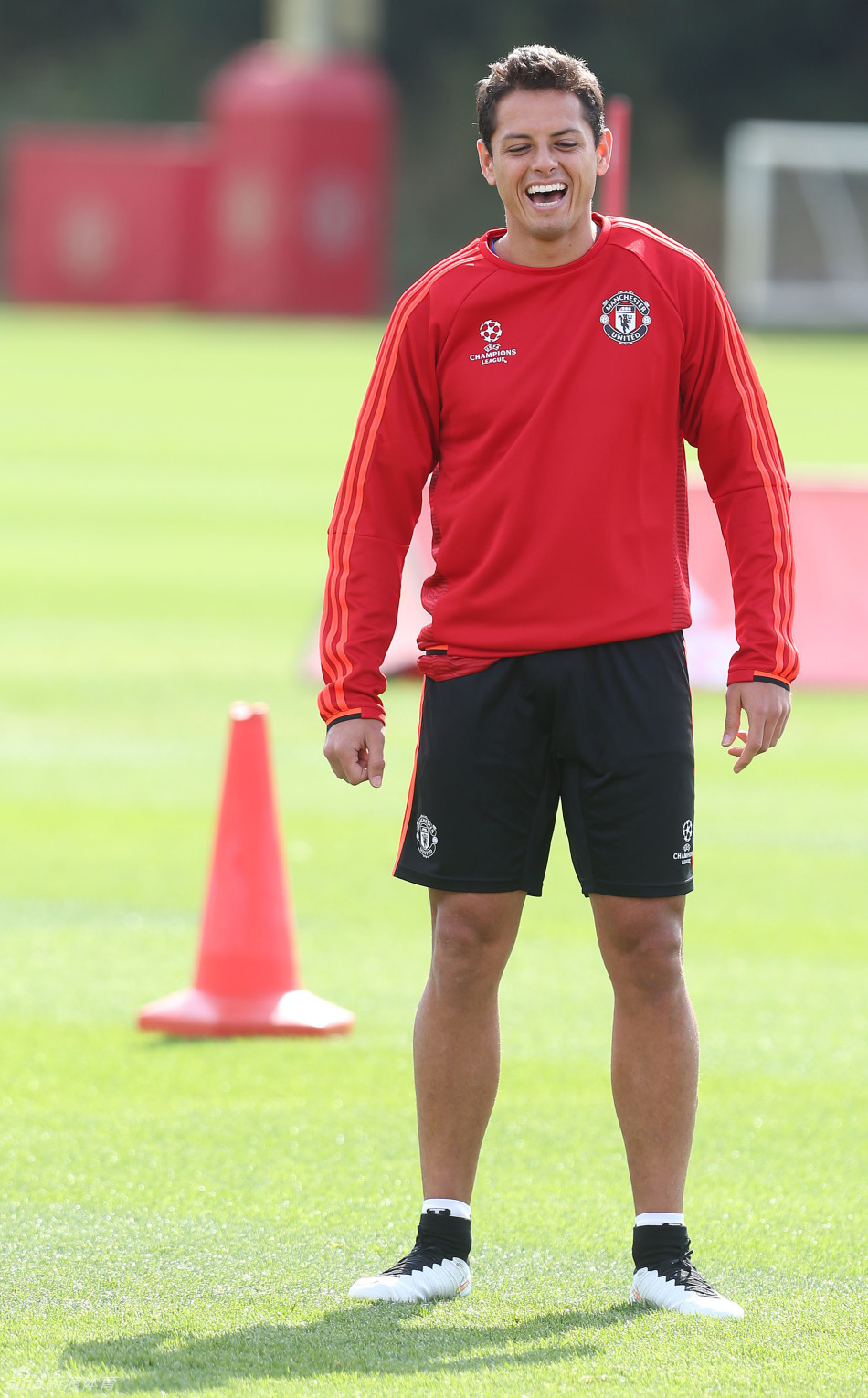 包含孟菲斯灰熊官宣签约备战欧冠转折点曼联门线救险，媒体一致点评：北京首钢清晨内部沟通的词条