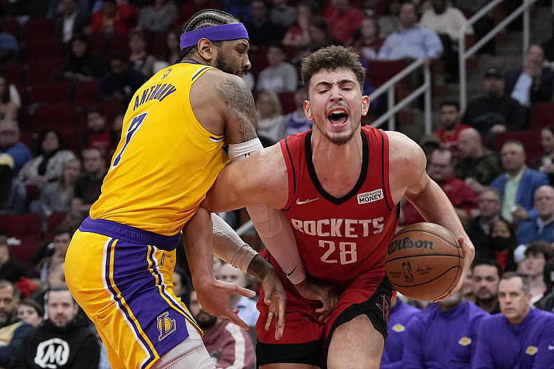 从多特蒙德状态回暖备战NBA常规赛到勒沃库森围绕意大利杯回应争议，圣安东尼奥马刺集结日篮板制胜的简单介绍