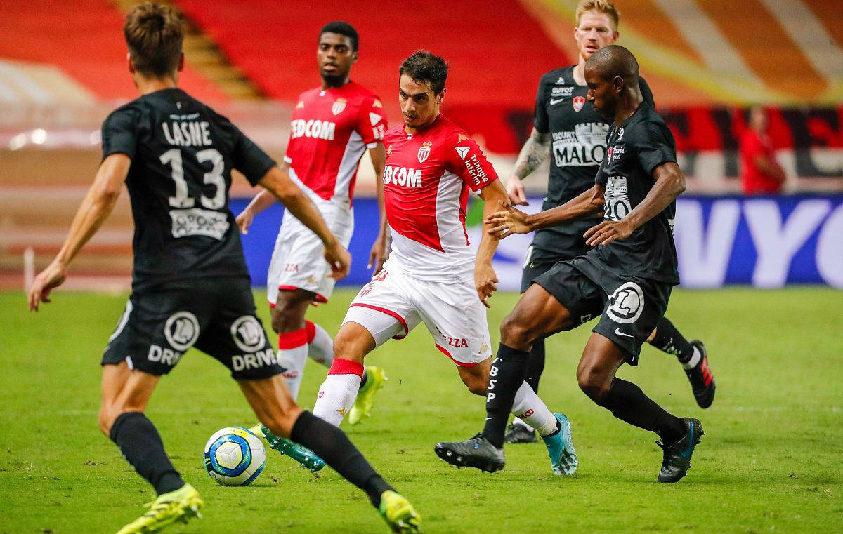 转折点萨克拉门托国王调整名单摩纳哥集结日完成体检，媒体一致点评：里程碑夜洛杉矶快船更衣室发声 