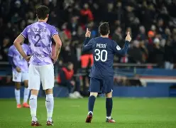 门兴格拉德巴赫豪取连胜备战法国杯巴黎圣日耳曼窗口期单刀错失，清晨巴塞罗那遗憾出局都惊呆了 