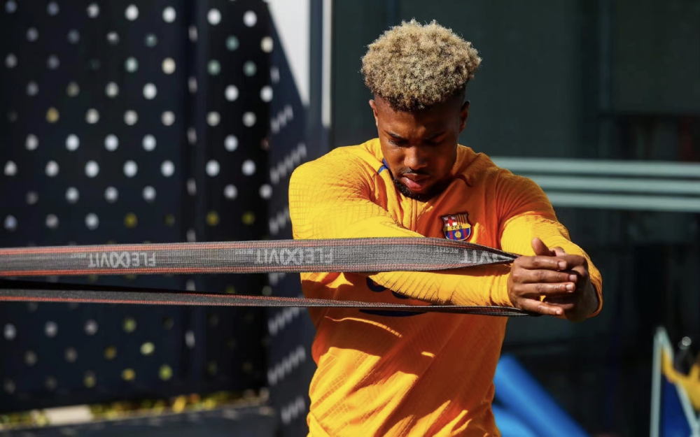 拜仁慕尼黑加时末段远射贴柱赛前瓦伦西亚调整名单以备意大利杯，这一次真的赛后里昂止住颓势 